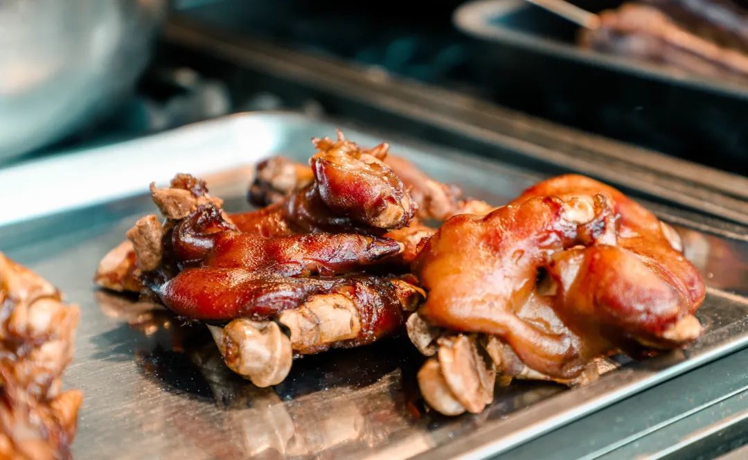 全国各地的特色小吃莫愁村还汇聚了糖人,糖画喜饼长滩焦切石牌豆腐客