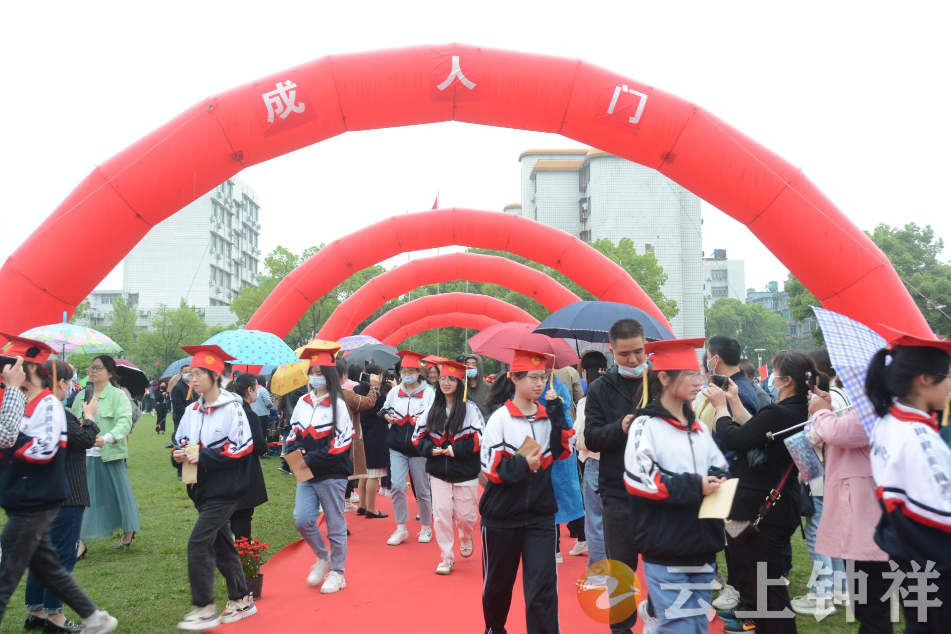 钟祥三中举行2022届高三学生成人仪式