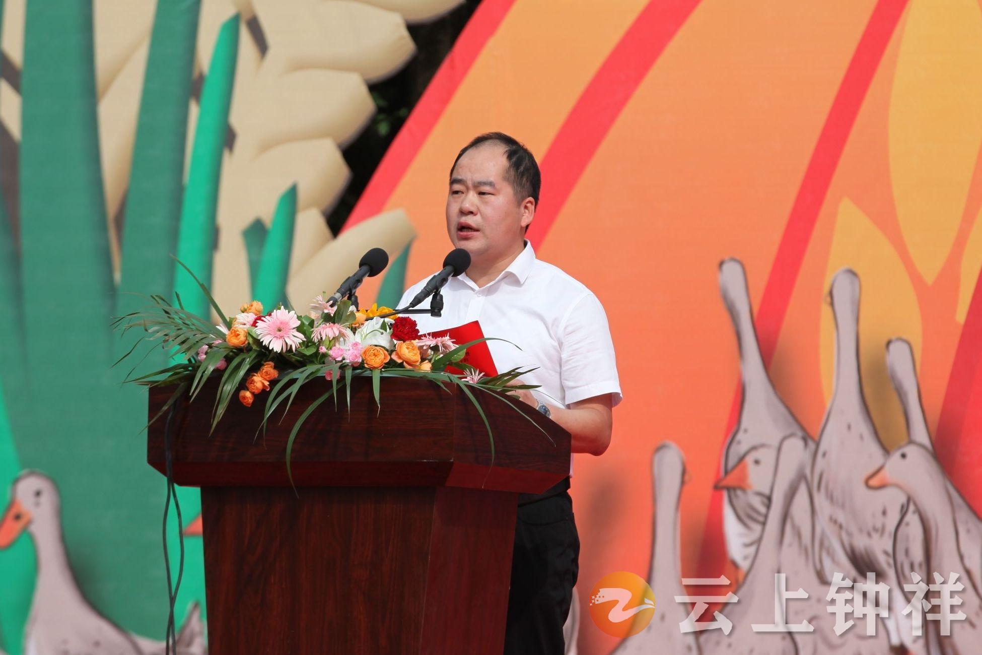 省农科院副院长余锦平,钟祥市领导粟建湘,王小庆,汪祖程,周春勇,甘玲