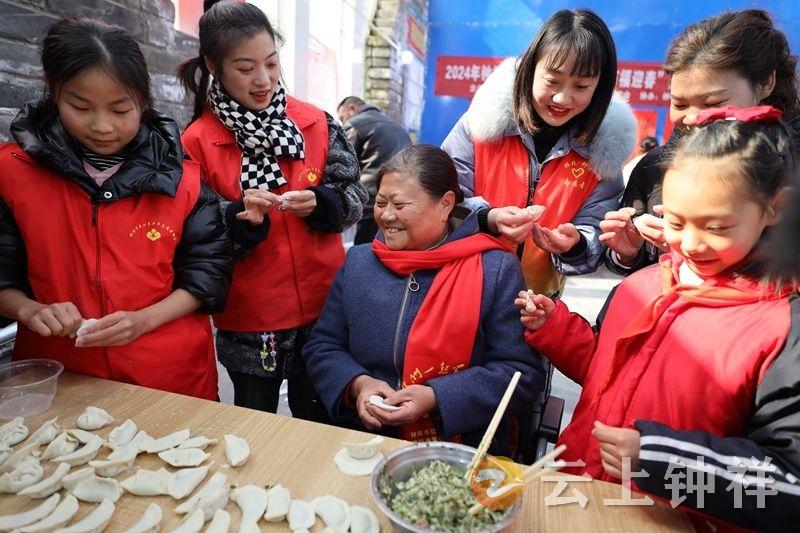 迎新年包饺子活动主题图片