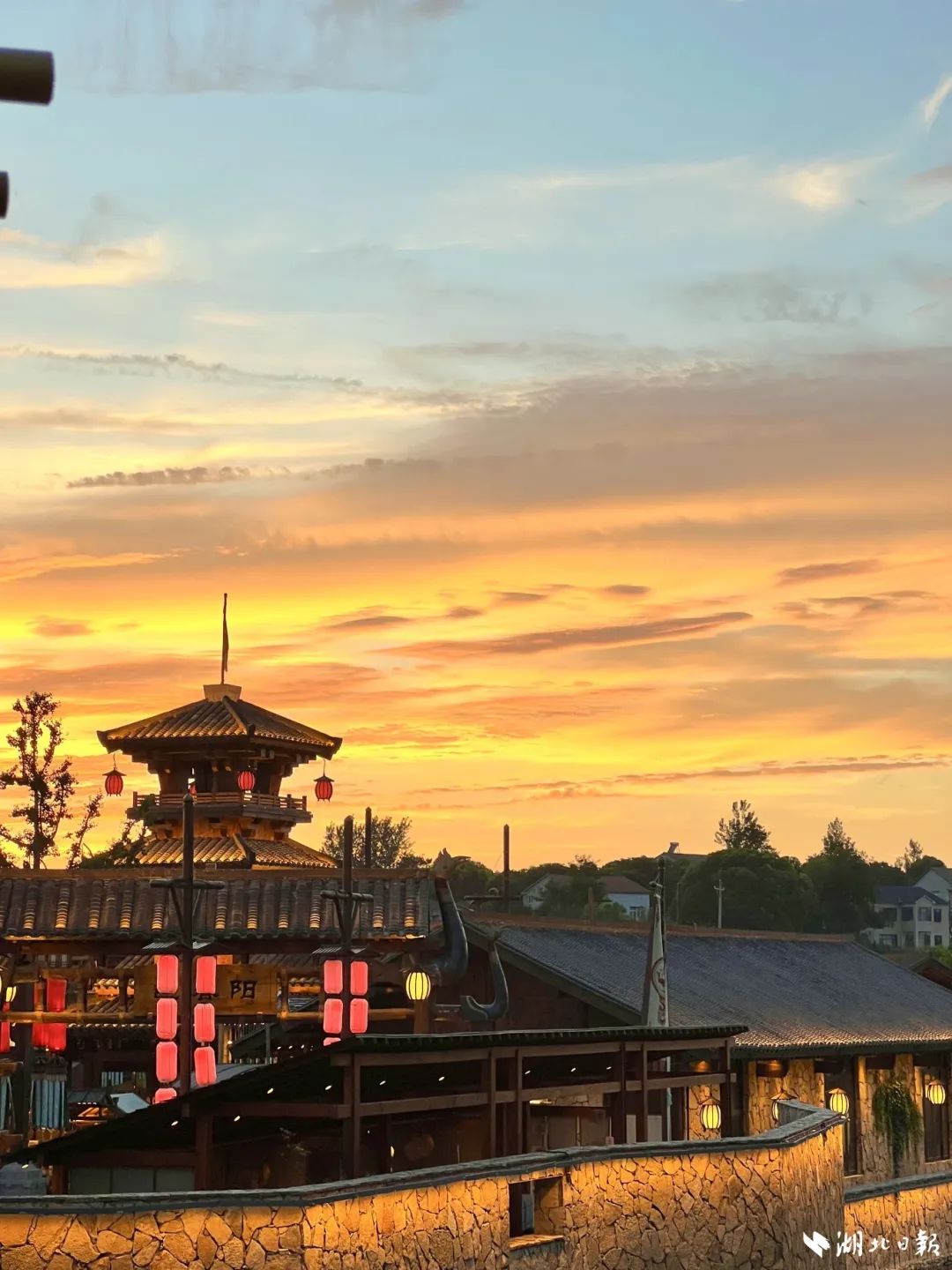 夕阳下的莫愁村。.jpg