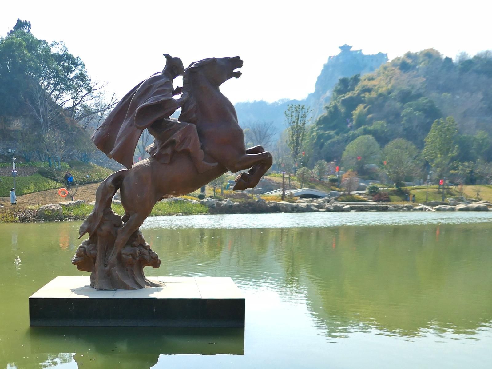 马跃檀溪雕塑 马军 摄