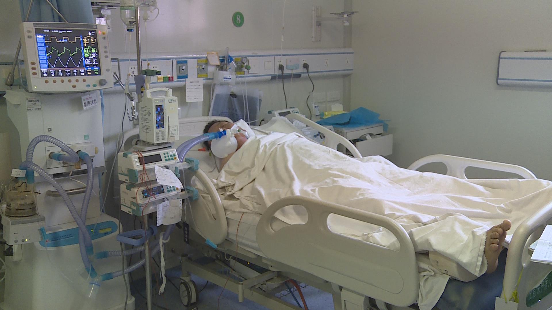 无名男子昏迷茶铺新路口路边68警方医院急寻其家属