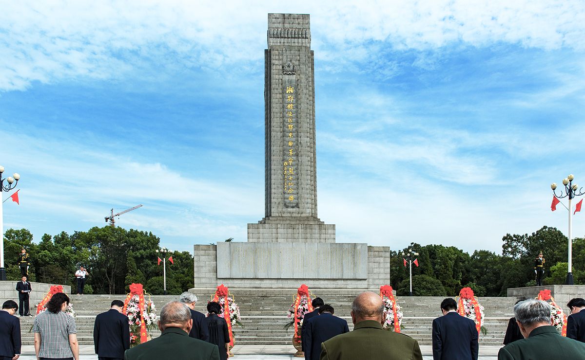 缅怀先烈牢记使命中共阳新县委办公室满怀深情歌唱祖国