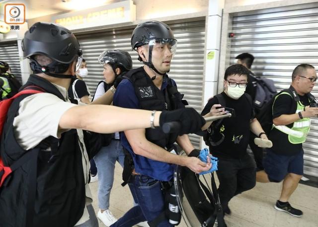 咬断港警手指的暴徒系香港大学毕业生暂被控4项罪名