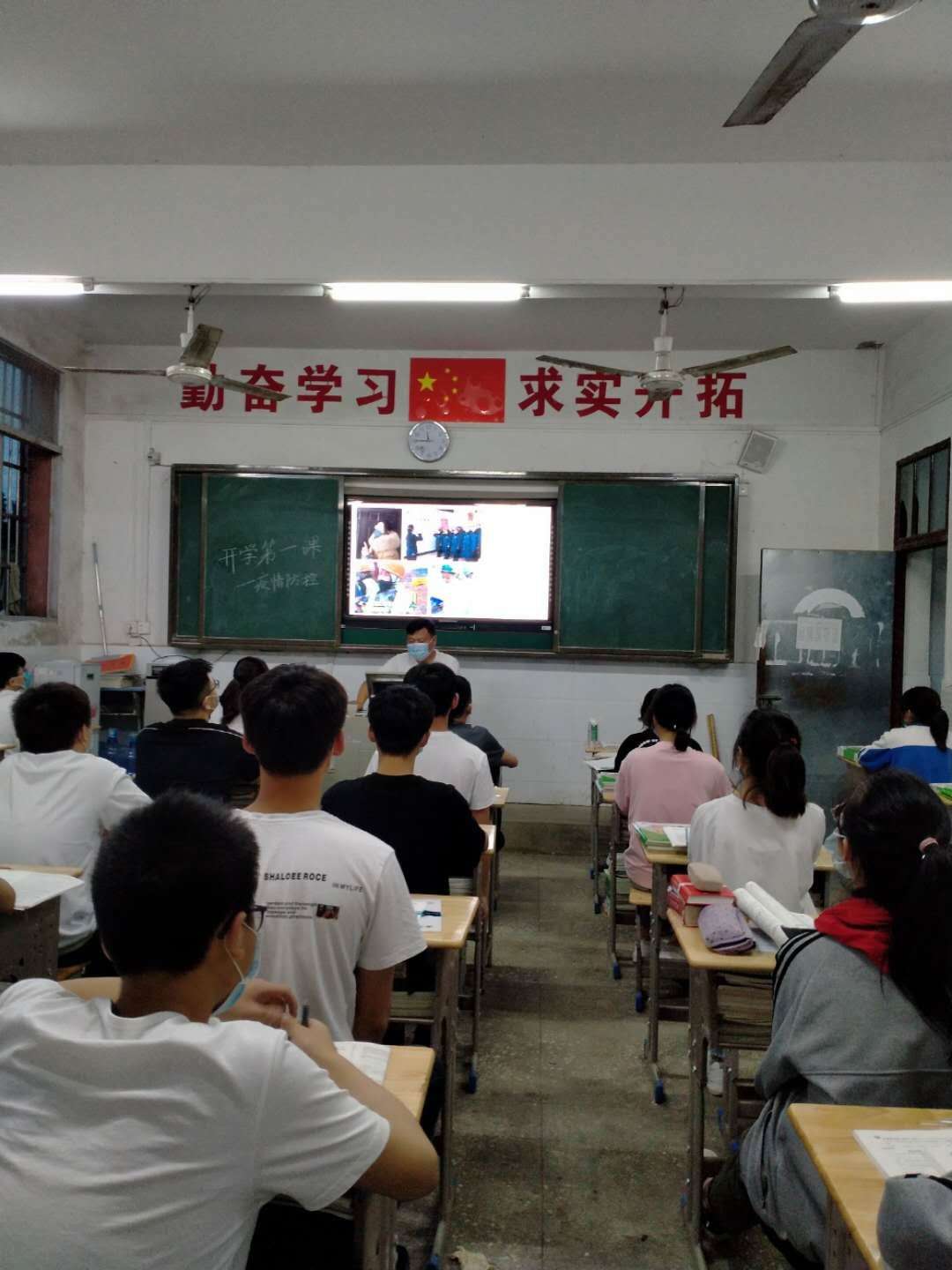 五月富河迎喜雨莘莘学子含笑来富水中学顺利开展初三年级复学工作