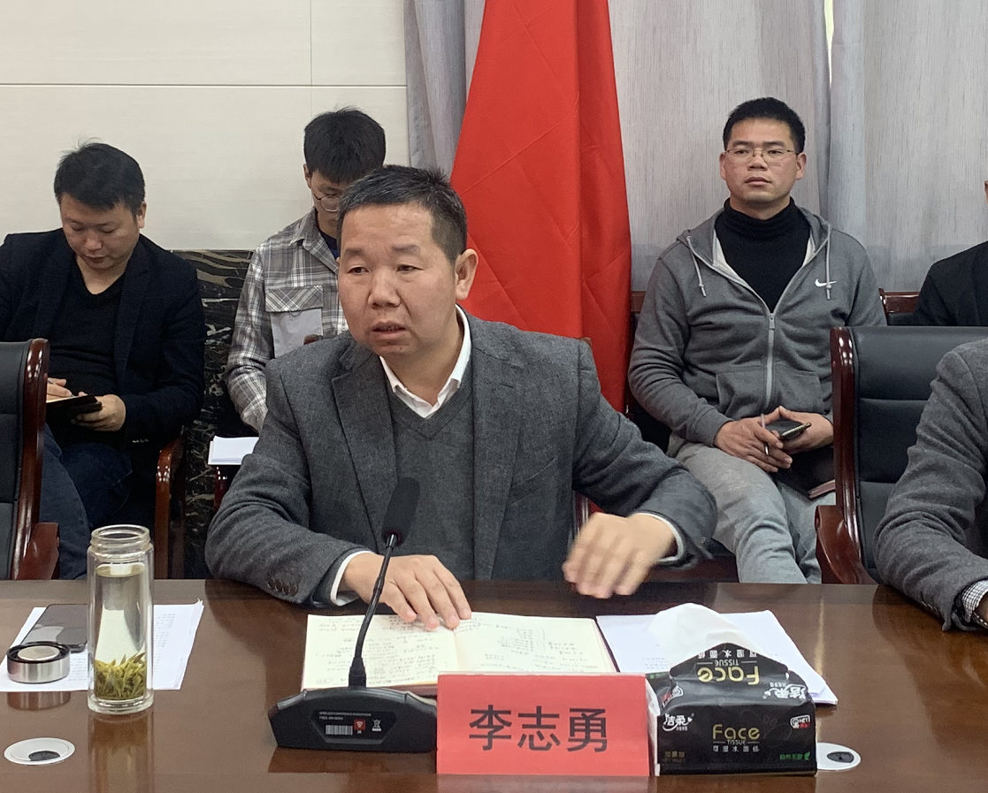 在开班仪式上,三溪镇党委委员潘剑波就青年干部"思政课堂"开展的目的