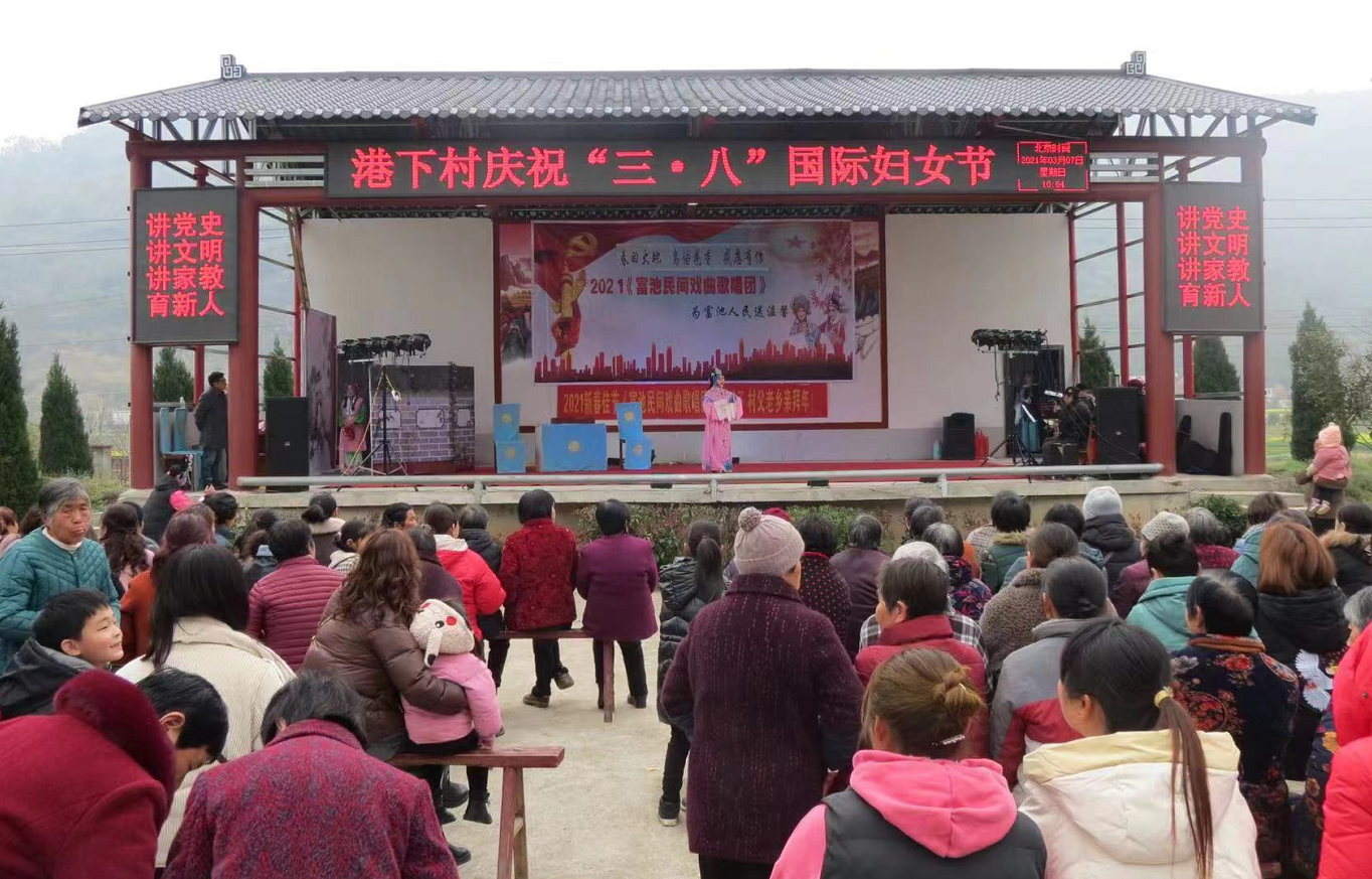 富池镇港下村干部徐康康说"这家农户比较特殊,因为她是聋哑人,我跟她