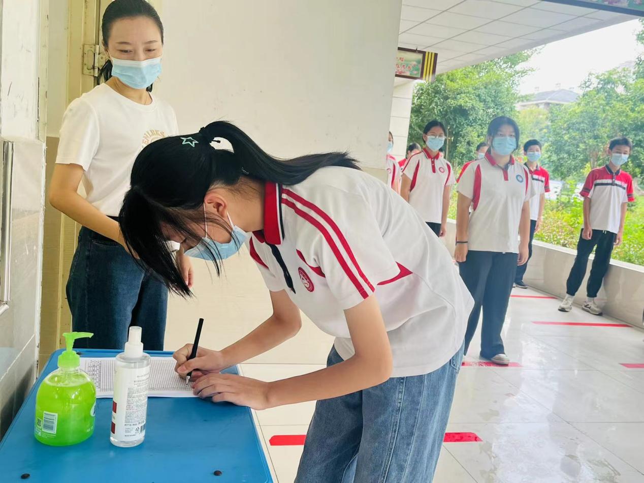 实战演练备开学——富川中学开展疫情防控应急演练活动_云上阳新
