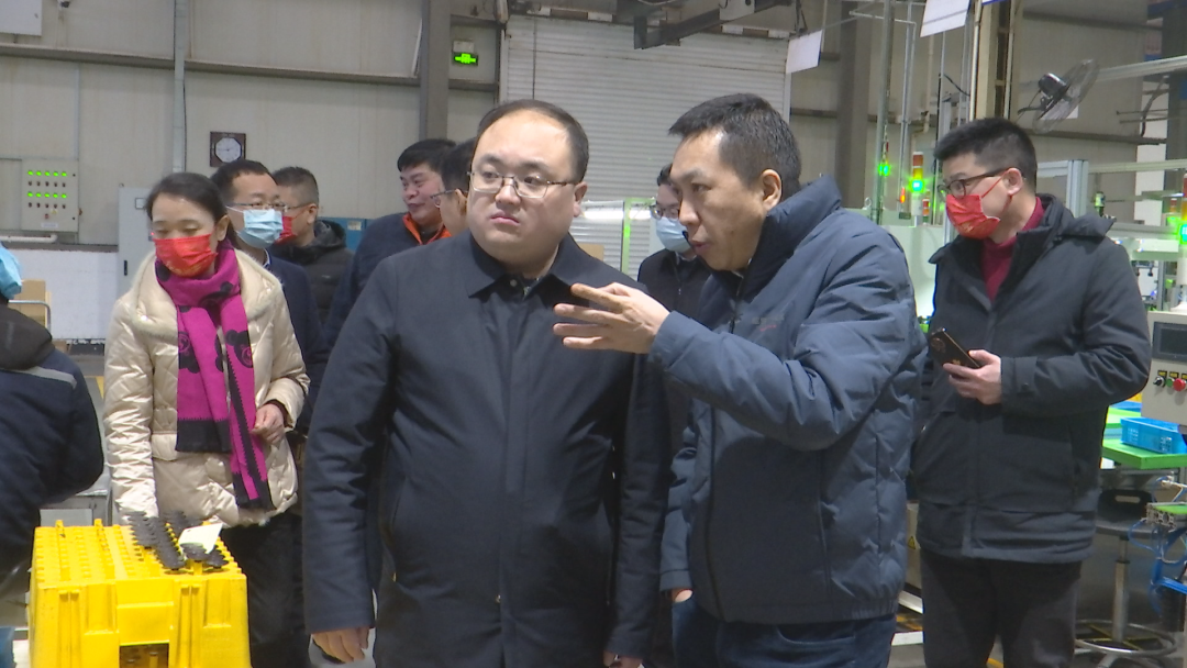 在马勒三环气门驱动(湖北)有限公司,裴永波走进生产车