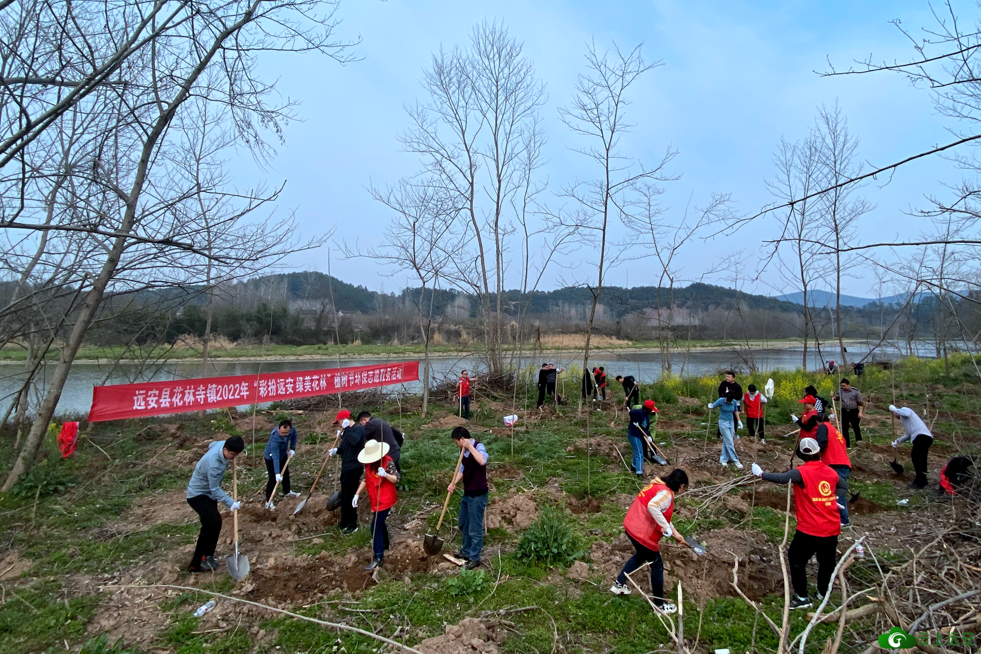 创建全国文明城市花林寺镇组织开展彩扮远安绿美花林植树节志愿服务