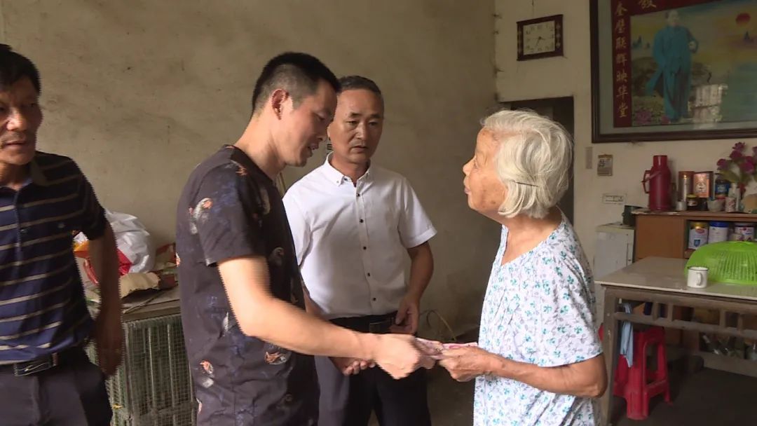 决战决胜脱贫攻坚梅川镇两帮两助行动助力脱贫攻坚