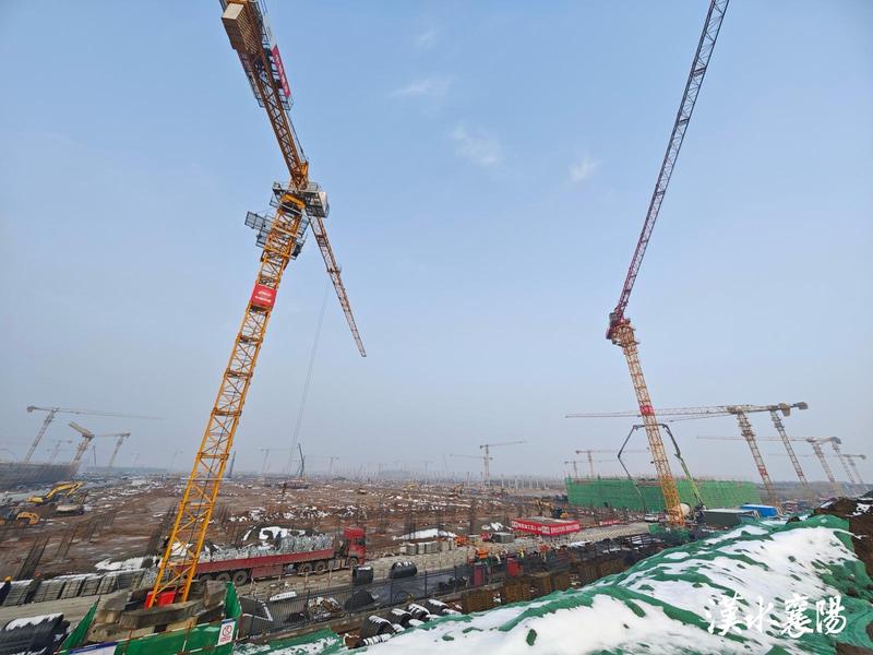 ▲襄阳楚能新能源锂离子电池项目(简称楚能襄阳项目)建设现场一片火热