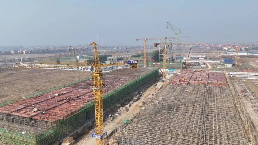 奋力项目建设年 推进四大攻坚行动丨链聚项目强引擎 攻坚实干启新程(11)(2).docx