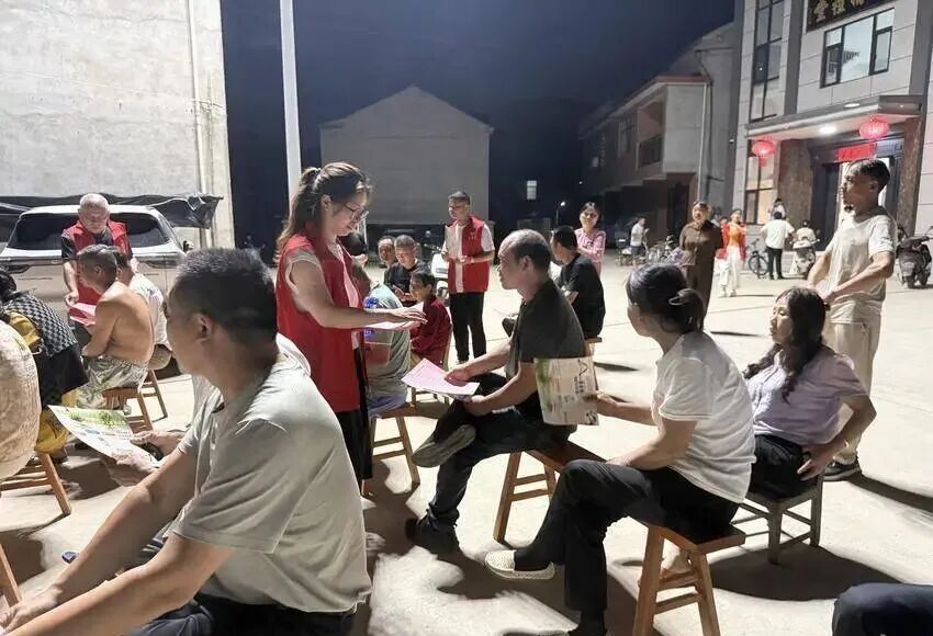 盘塘社区:垸场夜话听民声 童心相伴庆“六一”.docx