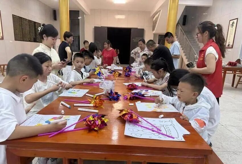 盘塘社区:垸场夜话听民声 童心相伴庆“六一”.docx