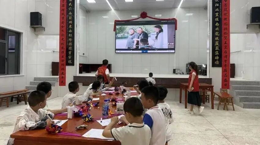 盘塘社区:垸场夜话听民声 童心相伴庆“六一”.docx