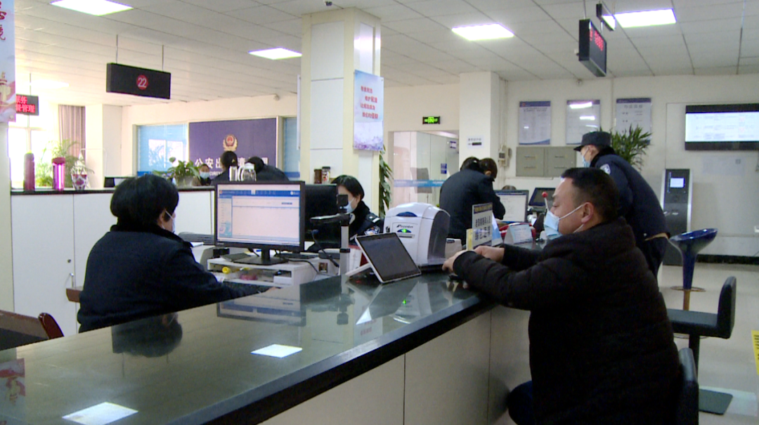 我为群众办实事兴山办理首例跨省通办户口迁入业务