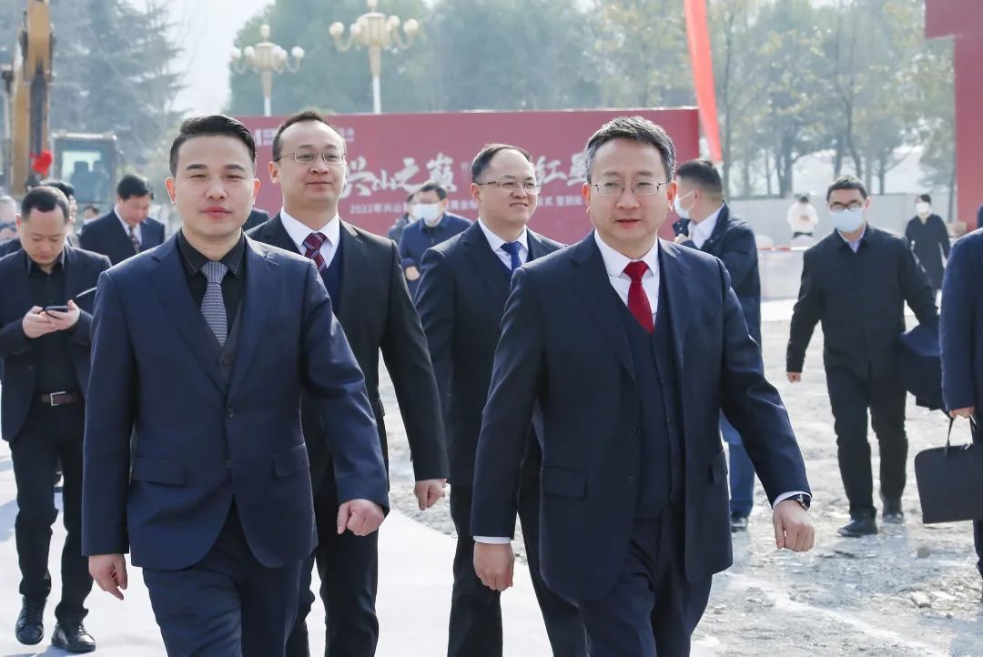 红星美凯龙与兴山的爱琴故事