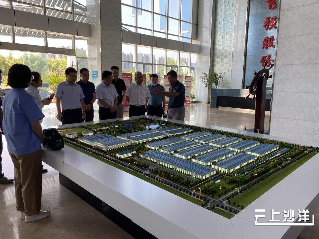 拜会了江苏秀强玻璃工艺品股份有限公司董事长卢秀强,实地考察江苏秀