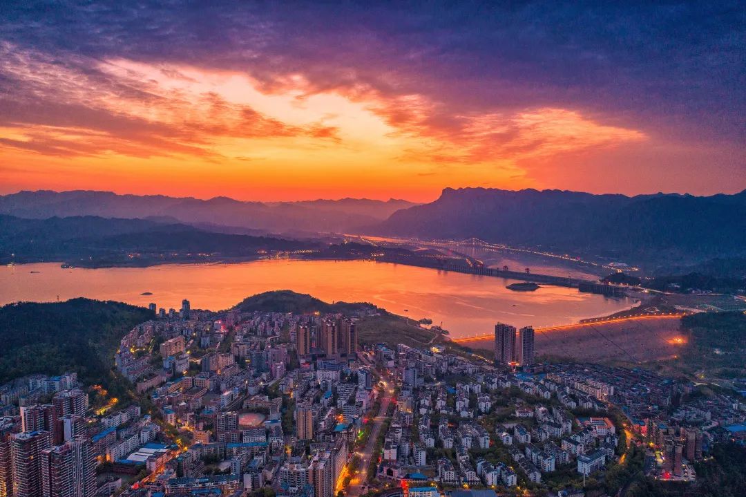 云游宜昌"直播活动是借助移动5g技术优势,通过360度的摄像头采集全景