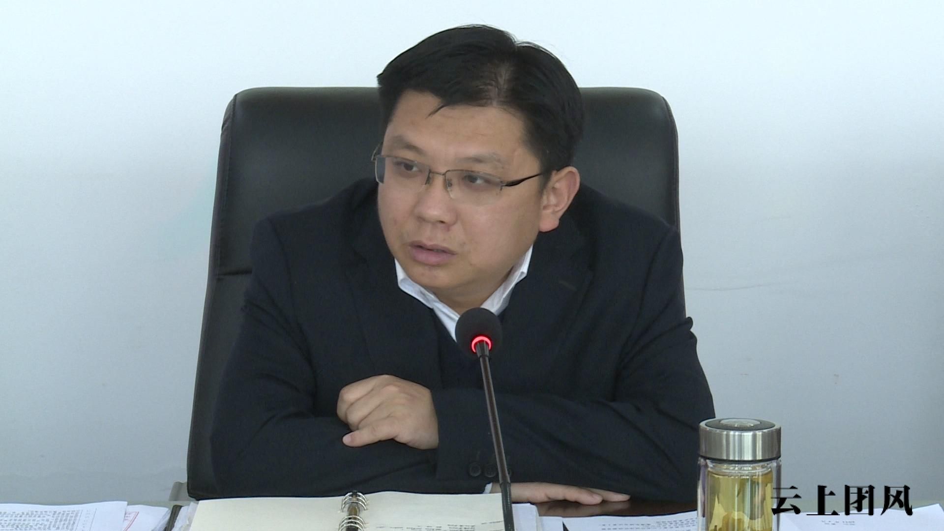 县教育整顿领导小组常务副组长兼办公室主任骆明正主持会议并讲话,县