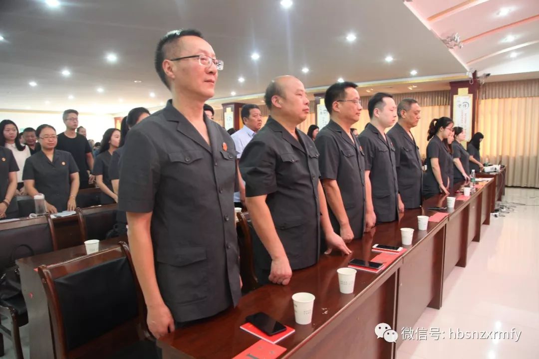 第三期冬裝制服(在此期間領帶又發生了不同地變化)第三期夏裝