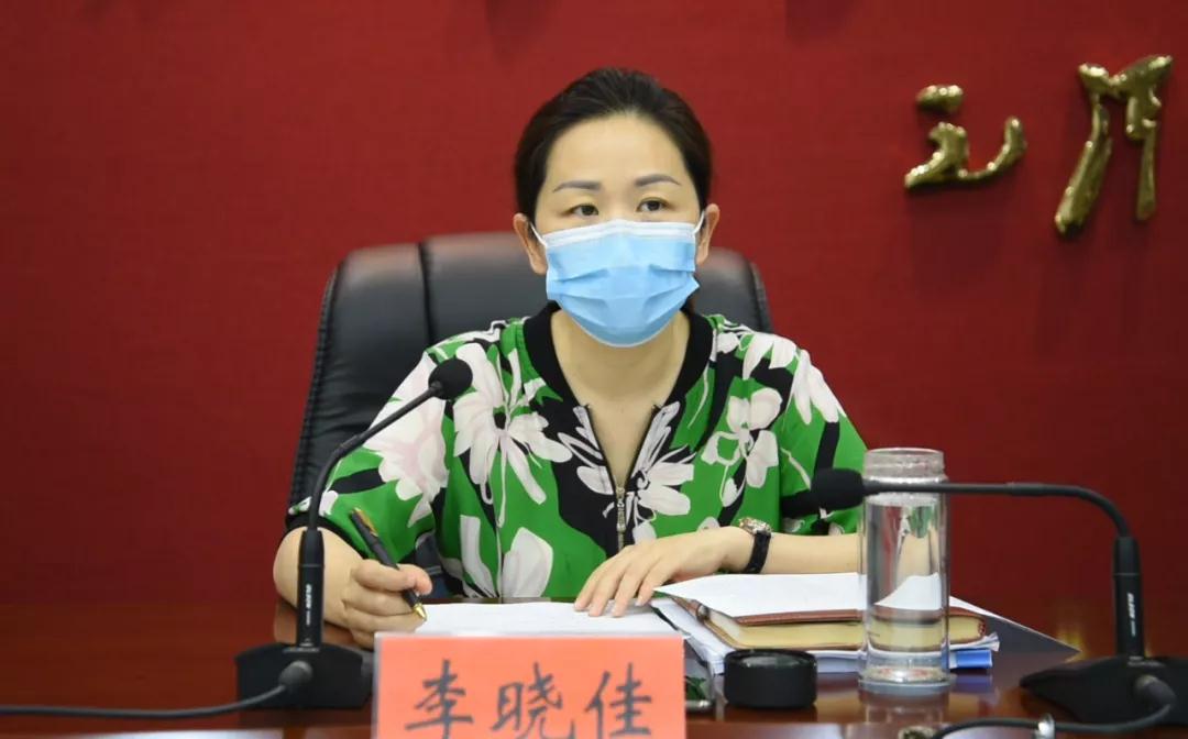 县领导李晓佳,董尚梅,柏遵国参加会议.