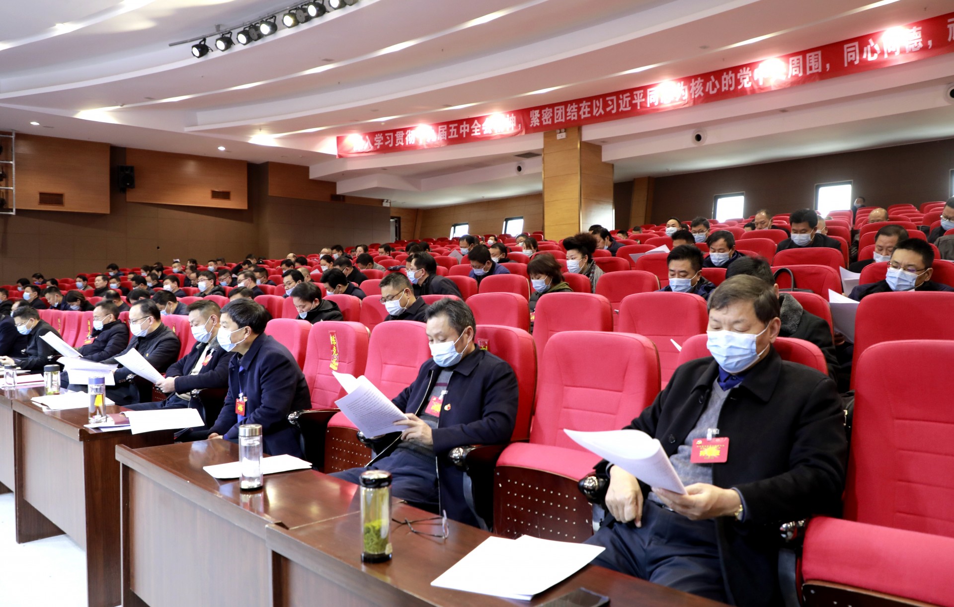 中共南漳县委十四届十次全体扩大会议举行