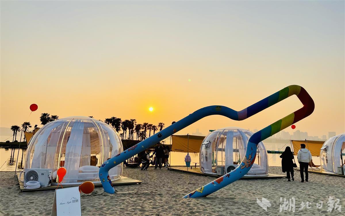 【热点关注】星空屋,全景露台,音乐舞台——东湖沙滩景区升级归来_云