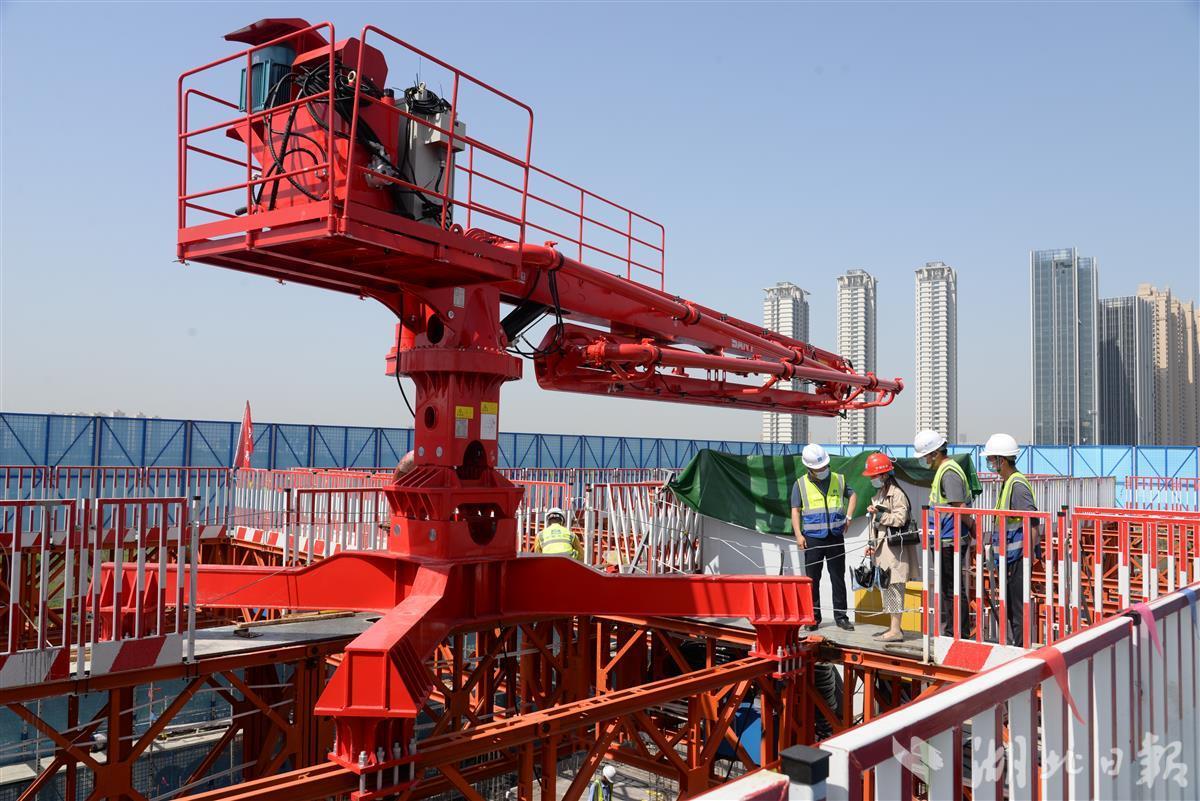 热点关注重量轻功能多适用广住宅造楼机在华中地区首次投用