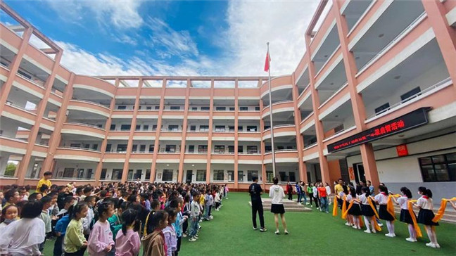 南漳县徐庶学校举行一年级新生"启蒙礼"_云上南漳