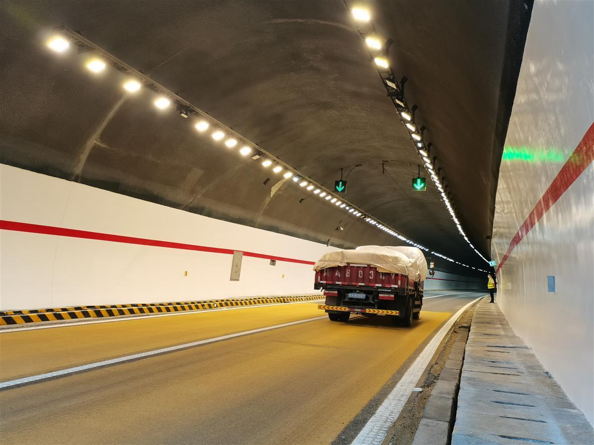 【热点关注】十漫高速云岭隧道恢复通行_云上南漳