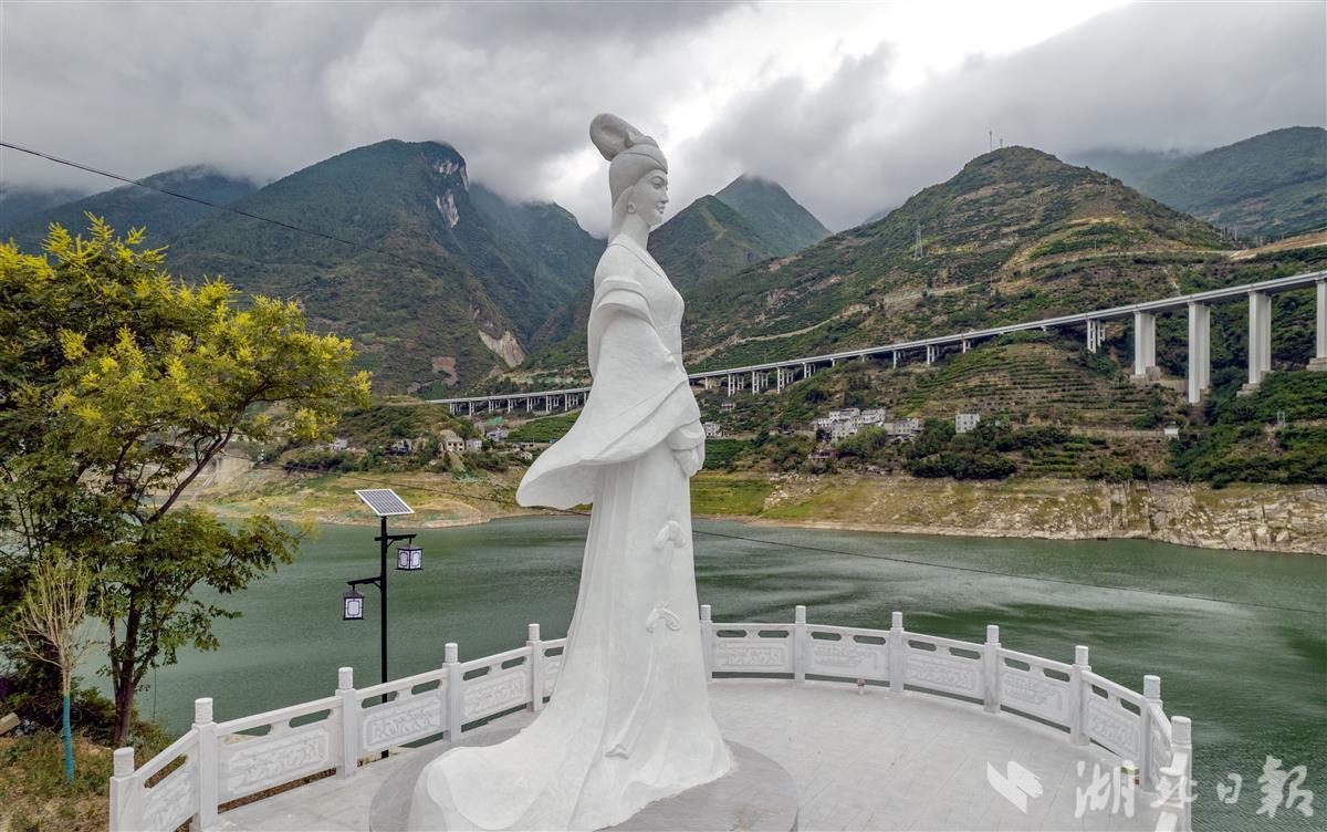 【热点关注】"昭君出塞"塑像又现香溪口_云上南漳