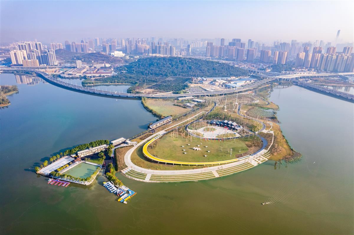 11月7日上午,由施工方汉阳市政承建的武汉龙阳湖半岛园区正式开园,为