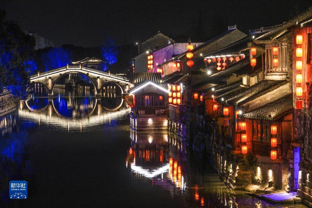 【热点关注】千灯古镇千灯秀_云上南漳