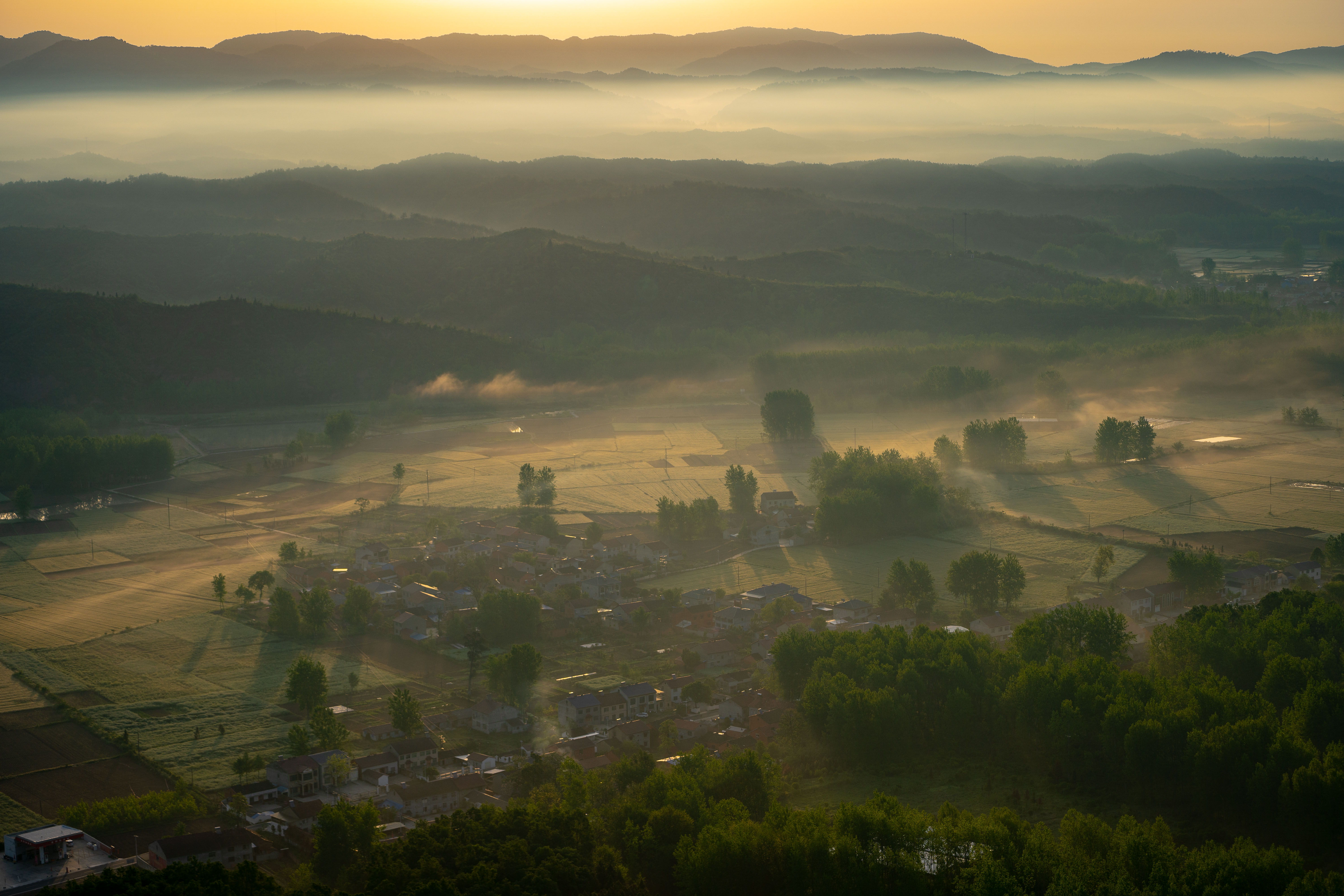 襄阳南漳林深雾浓山野幽幽