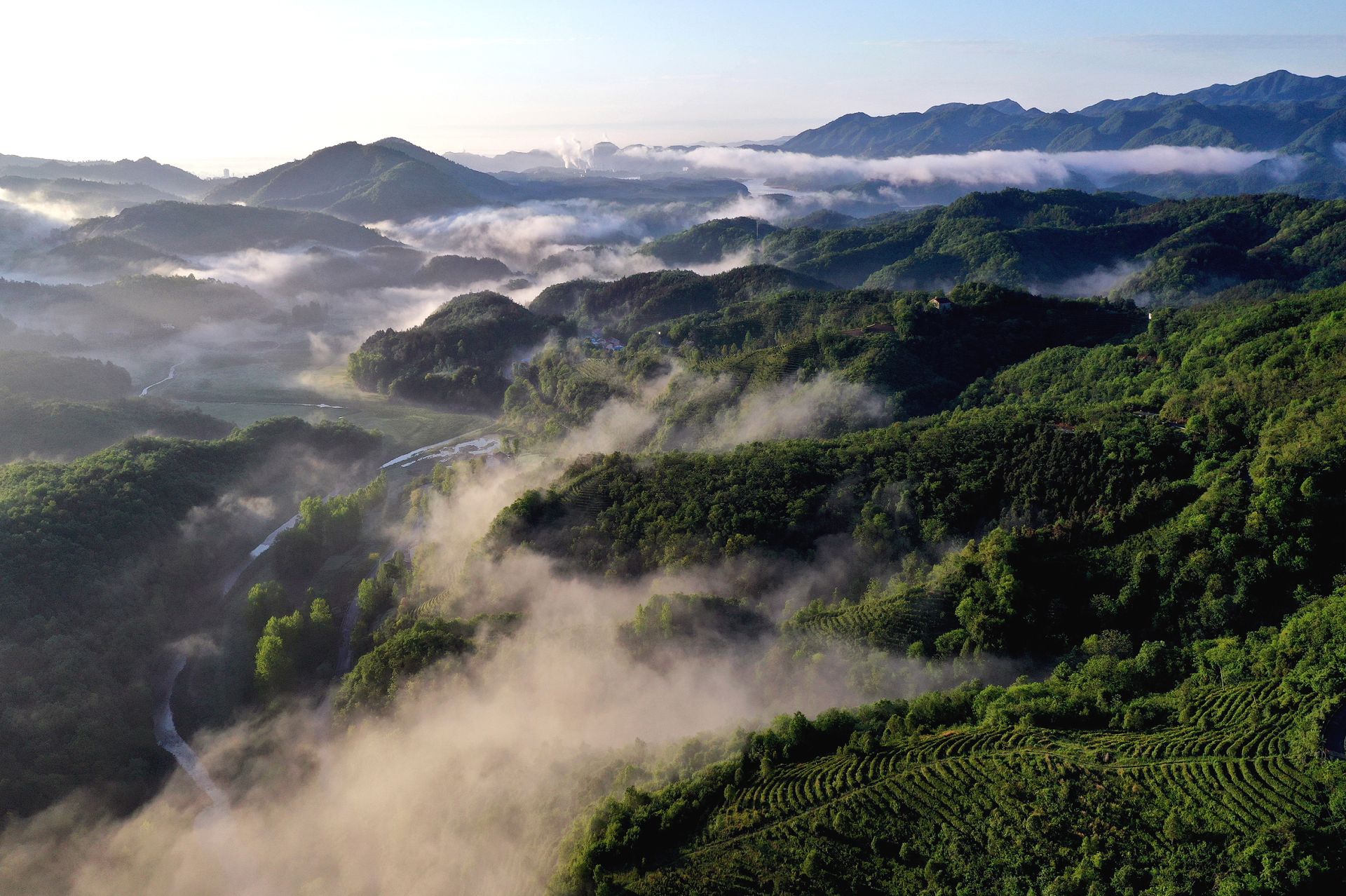 南漳:天池岚雾弥漫_长江云 - 湖北网络广播电视台官方网站