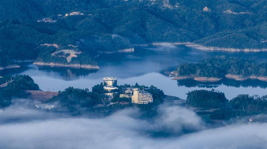湖北南漳云雾笼罩迷人眼尽显漳城好风景