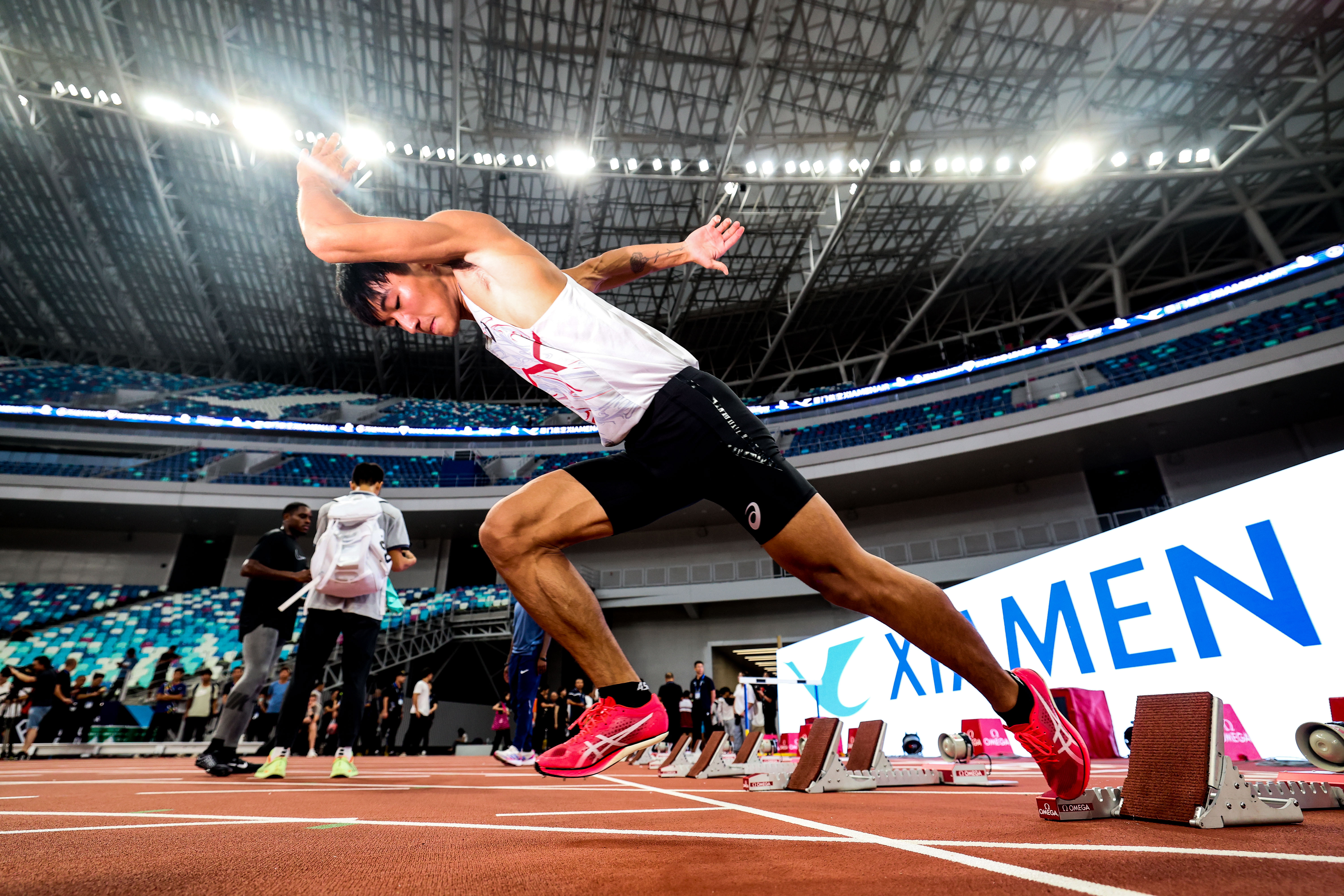 盖恩斯维尔结束的汤姆·琼斯田径纪念赛男子100米(奥运发展组)比赛中