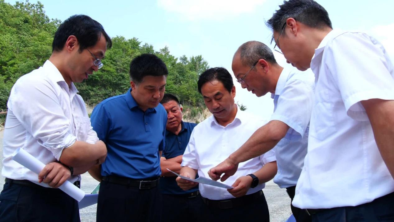 市领导到我县调研矿山生态环境修复工作