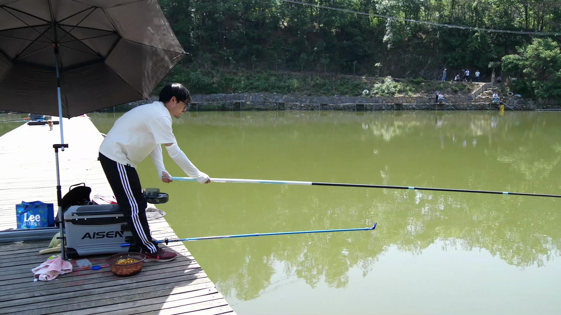 湖北南漳 盛夏未至 乡村钓鱼经济热起来