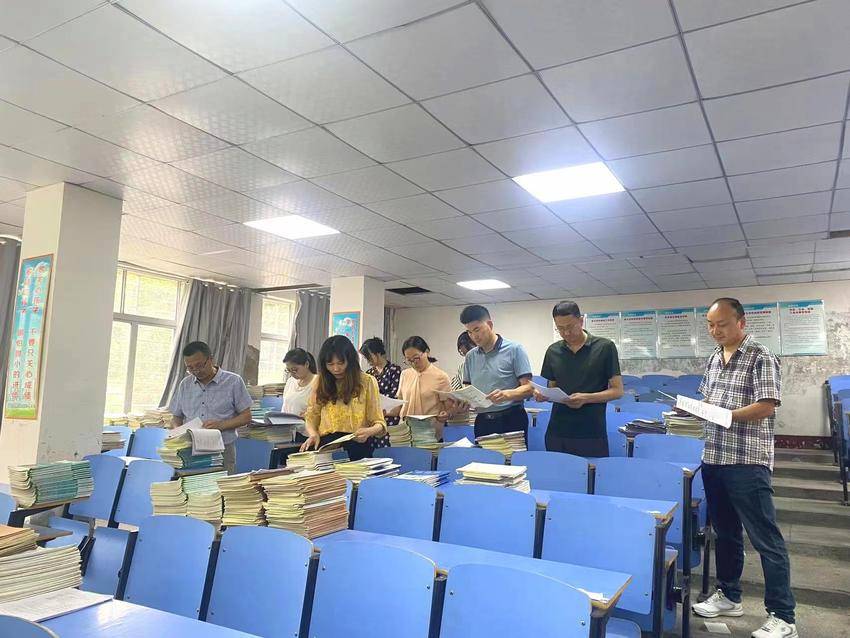 胡营中学:督查教学常规 减轻师生负担_云上南漳(南漳新闻网)