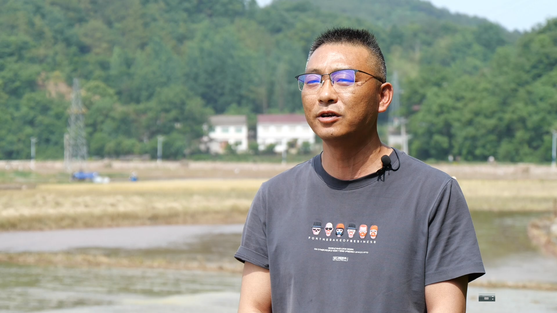 连日来,随着收割机陆续下田,大部分田块已完成收割.