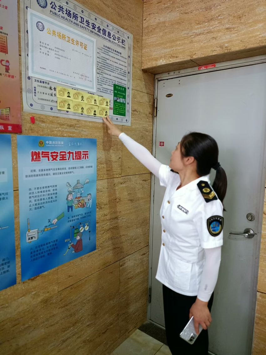 连日来,县卫生健康综合执法大队组织卫生监督组,加强对考生入住服务
