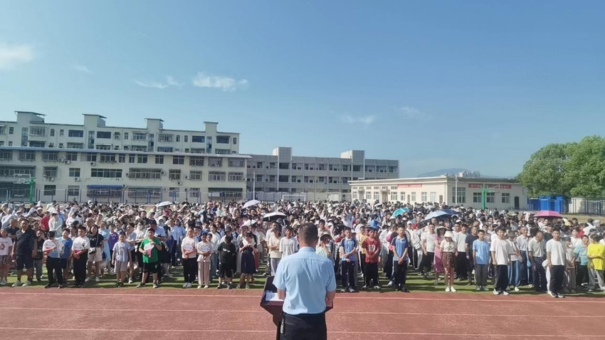 67金庙中学:硕果累累散学礼 平平安安过暑假_云上南漳(南漳新闻网)