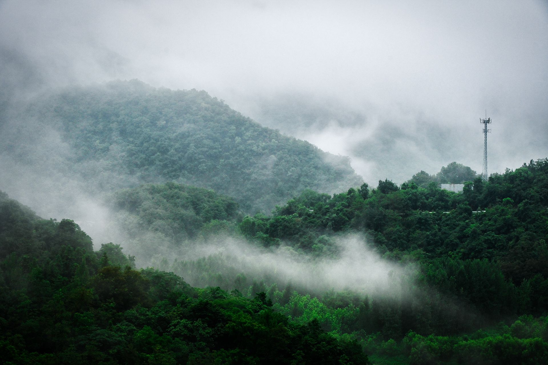 白云绕山间图片图片