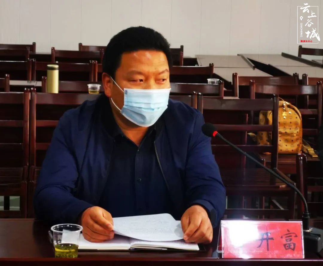 谷城文化学者代表陈波,方开富,帅瑜,许建国与大家分享阅读体会.7.