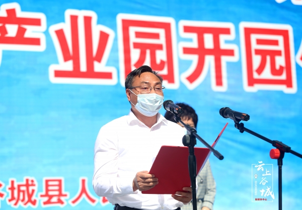 县领导周云,韩晓林,王鹏飞,张成武,陈光明及企业家代表参加活动.