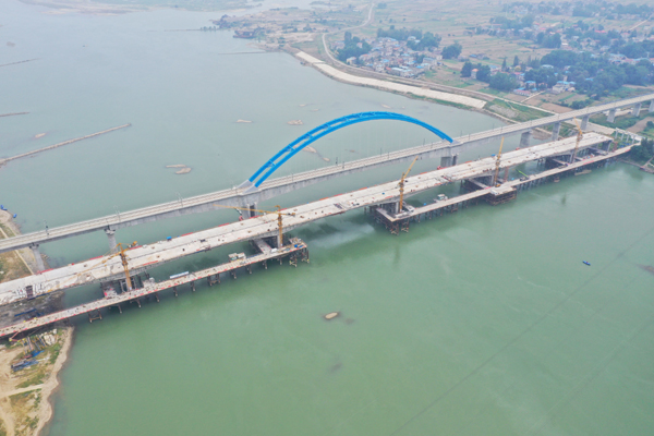 9月17日,随着主桥最后一个合龙段浇筑完成,襄阳绕城高速南段汉江特